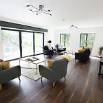 Luxury 6 Bedroom Spiddal Villa, Jacuzzi, Balcony Villa Galway
