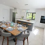 Villa Luxury 6 Bedroom Spiddal Villa, Jacuzzi, Balcony *