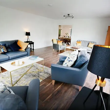 Luxury 6 Bedroom Spiddal Villa, Jacuzzi, Balcony فيلة غالواي