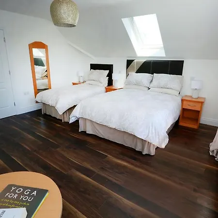 Villa Luxury 6 Bedroom Spiddal Villa, Jacuzzi, Balcony