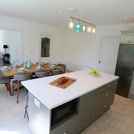 Villa Luxury 6 Bedroom Spiddal Villa, Jacuzzi, Balcony *