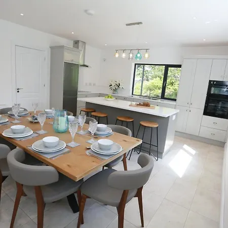 Villa Luxury 6 Bedroom Spiddal Villa, Jacuzzi, Balcony *