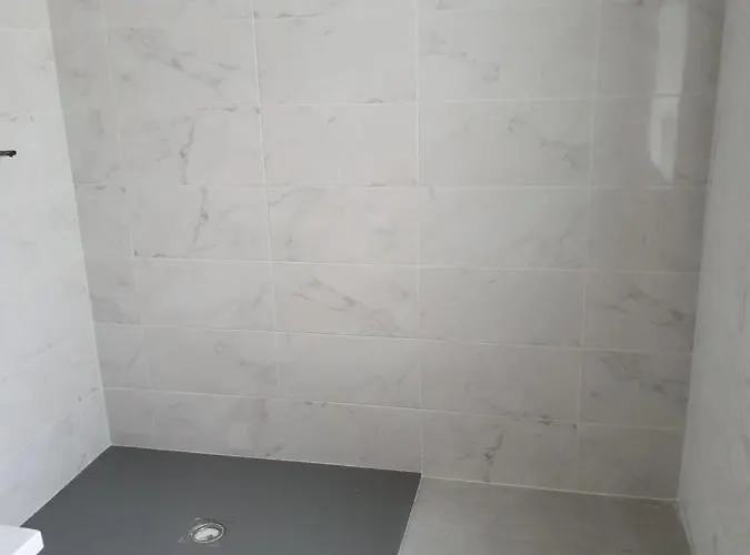 Luxury 6 Bedroom Spiddal Villa, Jacuzzi, Balcony Вилла *