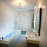 Luxury 6 Bedroom Spiddal Villa, Jacuzzi, Balcony Vila