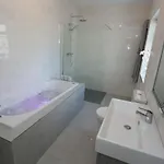 Luxury 6 Bedroom Spiddal Villa, Jacuzzi, Balcony Vila Galway