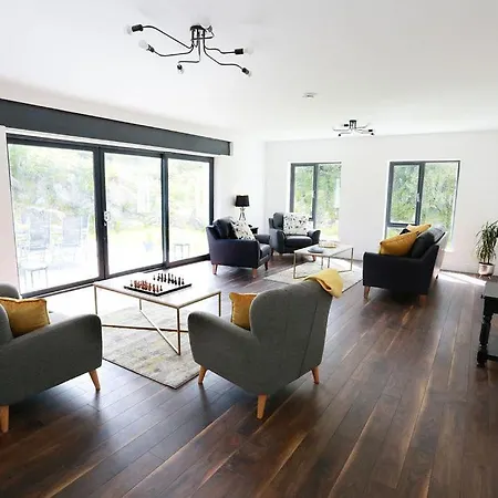 Luxury 6 Bedroom Spiddal Villa, Jacuzzi, Balcony Villa Galway