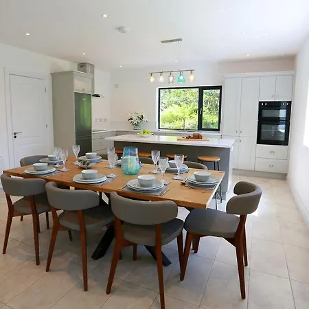 Villa Luxury 6 Bedroom Spiddal Villa, Jacuzzi, Balcony *
