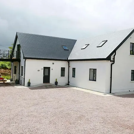 Luxury 6 Bedroom Spiddal Villa, Jacuzzi, Balcony * Galway