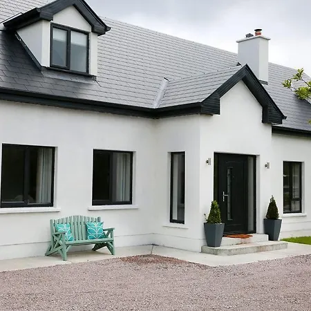Luxury 6 Bedroom Spiddal Villa, Jacuzzi, Balcony * Galway