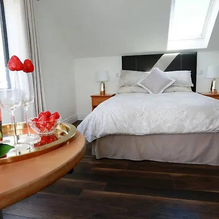 Luxury 6 Bedroom Spiddal Villa, Jacuzzi, Balcony Villa Galway