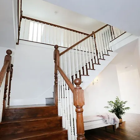 Luxury 6 Bedroom Spiddal Villa, Jacuzzi, Balcony * Galway