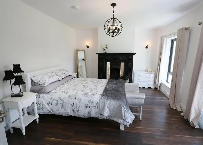 Luxury 6 Bedroom Spiddal Villa, Jacuzzi, Balcony * ゴールウェイ