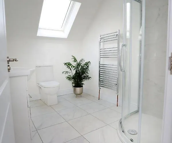 Luxury 6 Bedroom Spiddal Villa, Jacuzzi, Balcony Villa *