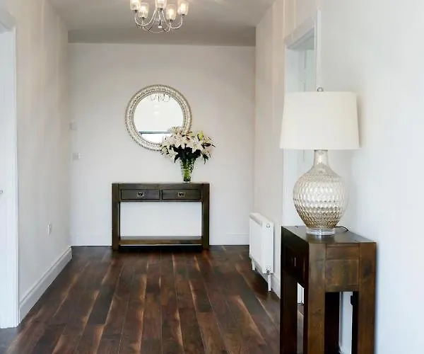 Villa Luxury 6 Bedroom Spiddal Villa, Jacuzzi, Balcony