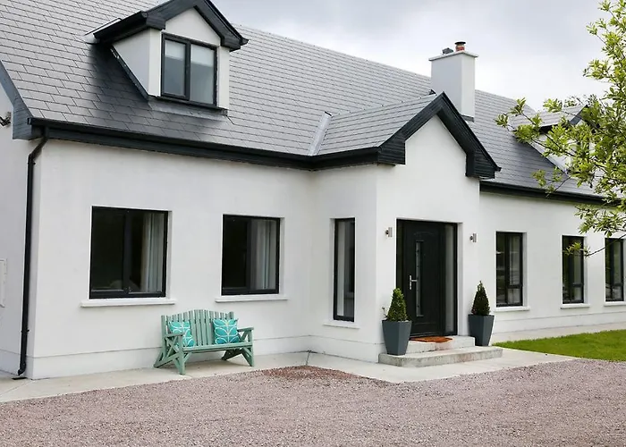 Luxury 6 Bedroom Spiddal Villa, Jacuzzi, Balcony * Galway