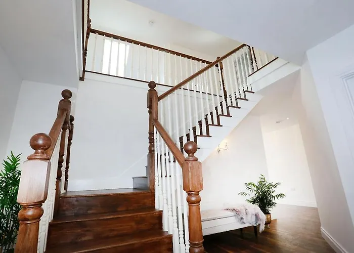 Luxury 6 Bedroom Spiddal Villa, Jacuzzi, Balcony * Galway