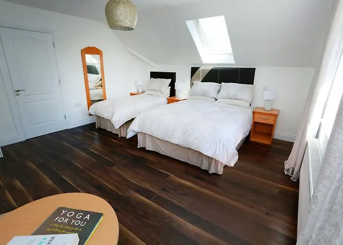 Villa Luxury 6 Bedroom Spiddal Villa, Jacuzzi, Balcony