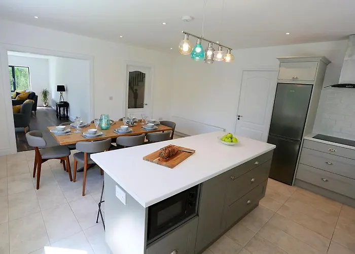 Villa Luxury 6 Bedroom Spiddal Villa, Jacuzzi, Balcony *