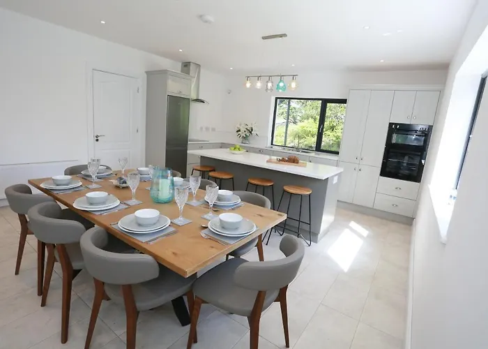 Villa Luxury 6 Bedroom Spiddal Villa, Jacuzzi, Balcony *